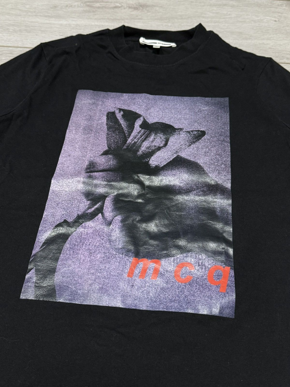 McQ Alexander McQueen Alexander McQueen McQ RARE hand with flower tee shirt Size US M / EU 48-50 / 2 - 3 Thumbnail