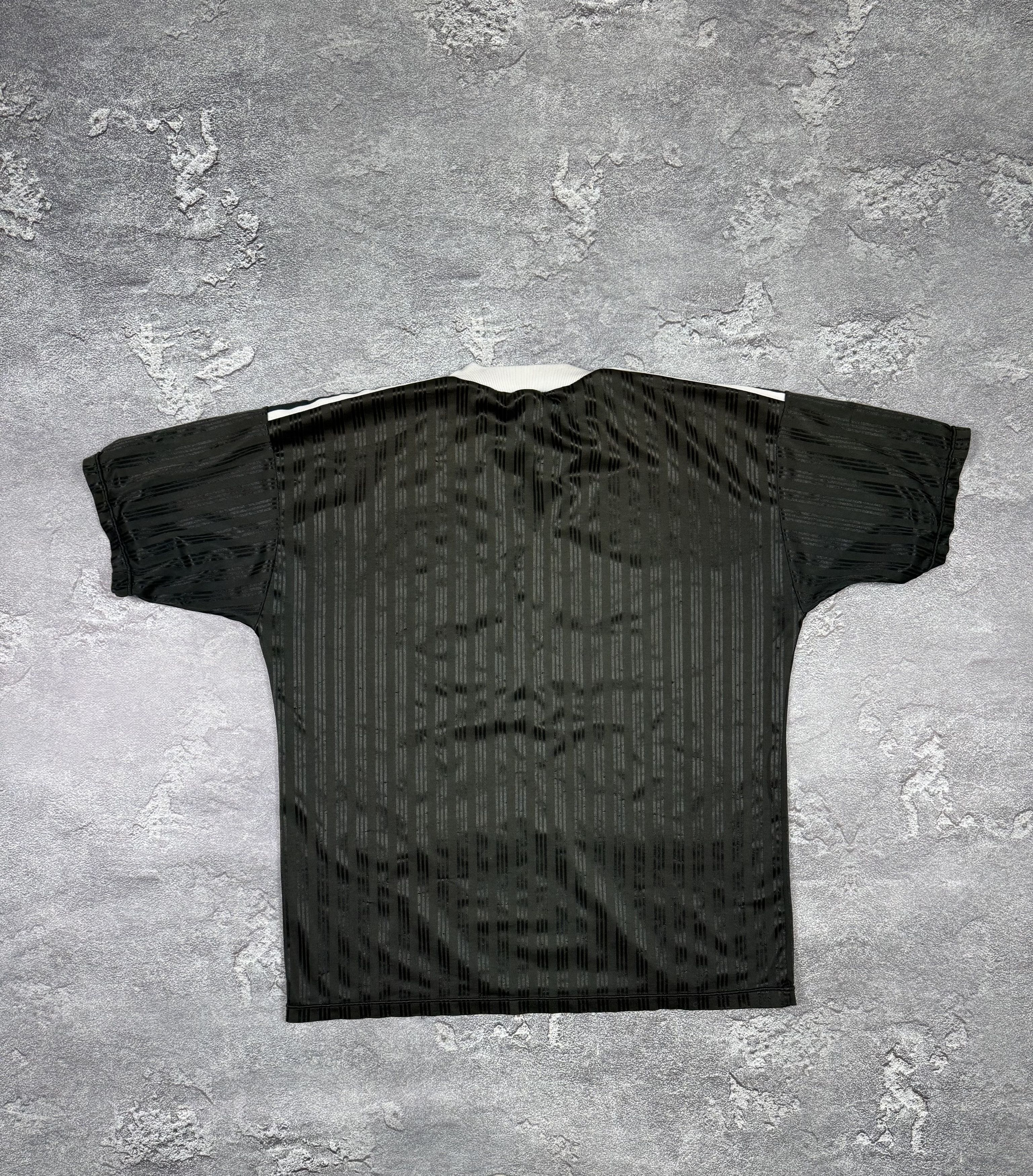 Adidas Adidas Vintage 2000s Jersey T-Shirt Tee Size L Streetwear Size US L / EU 52-54 / 3 - 3 Thumbnail
