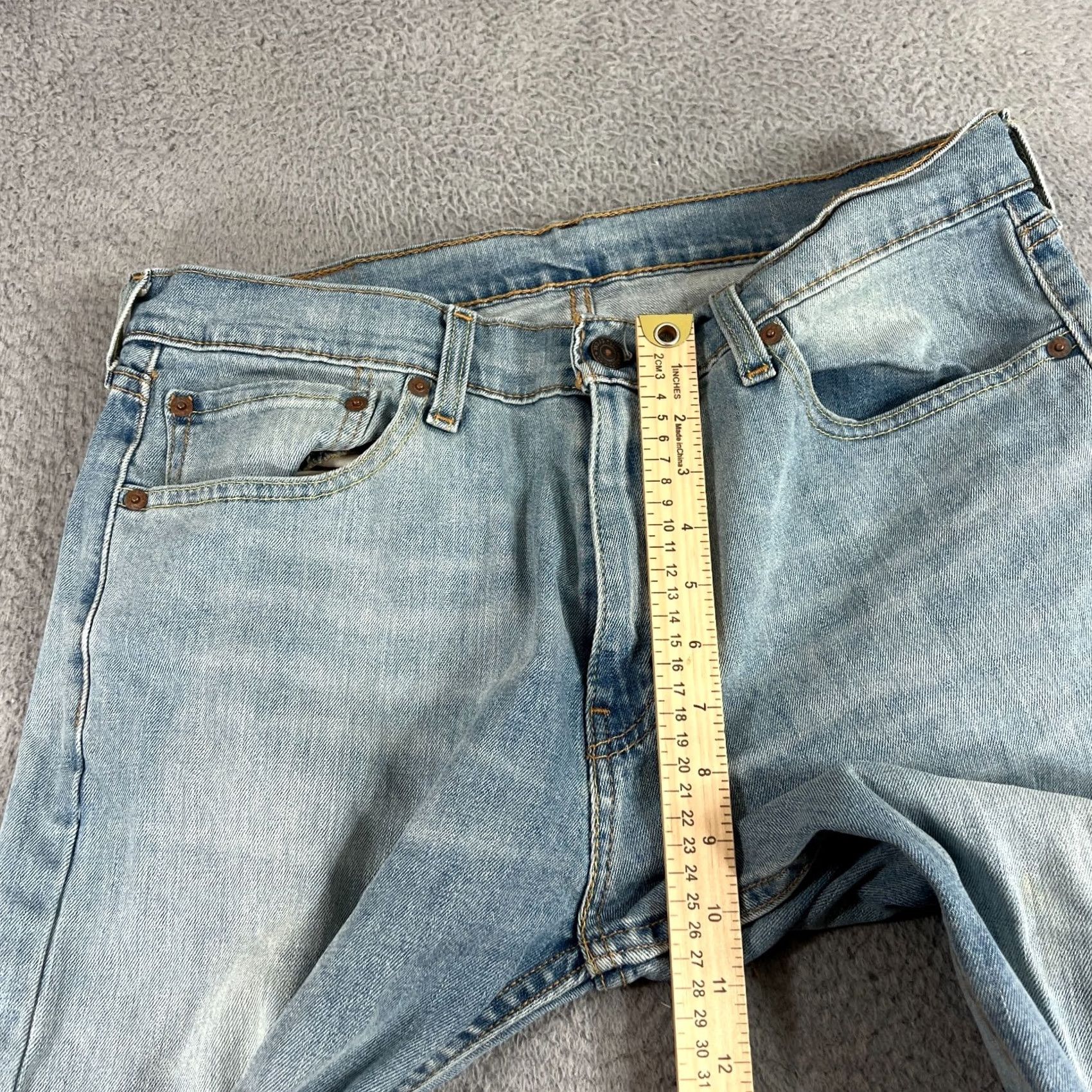 Levi's Levi's 505 Jeans Mens 33x32 Blue Straight Leg Light Wash Denim Classic Fit Regular Size Type: Regular 5-Pocket Design Shoes? Size US 33 - 7 Thumbnail