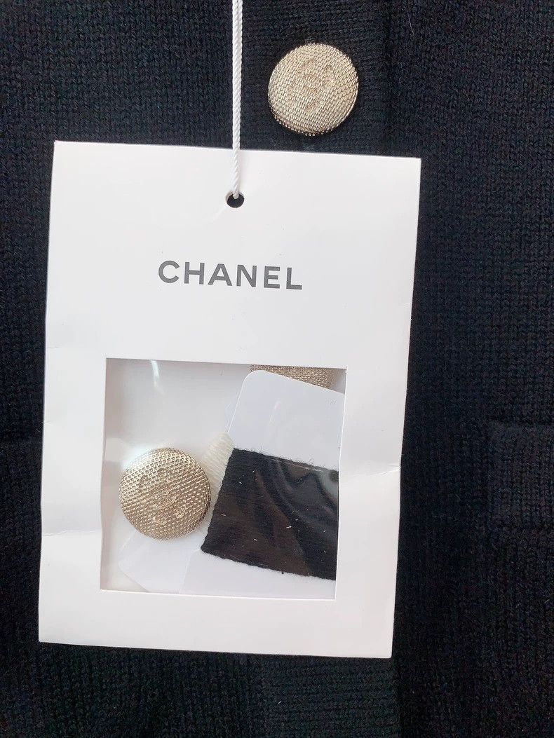 Chanel Chanel Black and white color-blocked sweater jacket Size XS / US 0-2 / IT 36-38 - 3 Thumbnail
