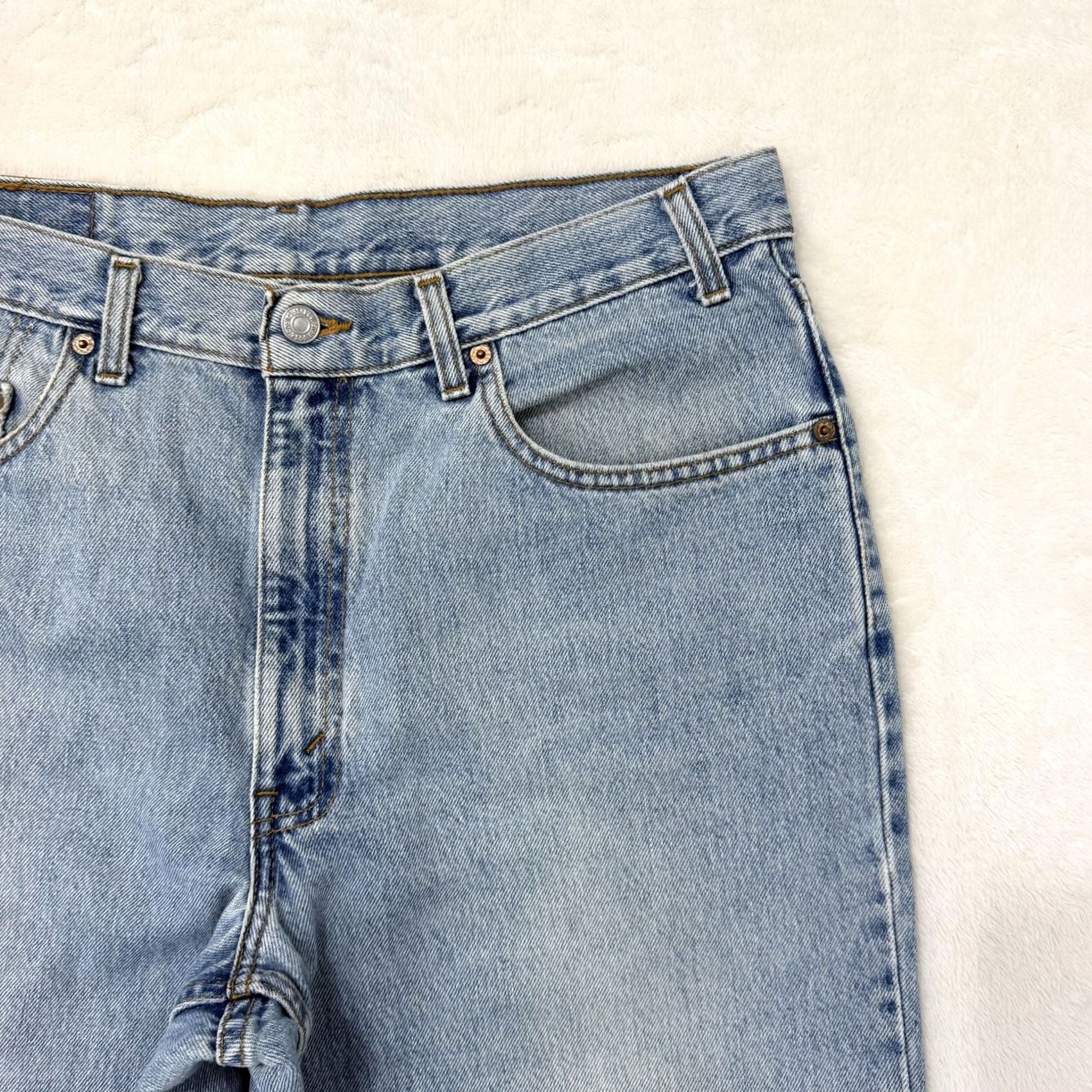 Levi's VINTAGE Levis 550 Jeans Mens 36x30 Blue Light Wash Relaxed Tapered Leg Denim Size US 36 / EU 52 - 2 Thumbnail