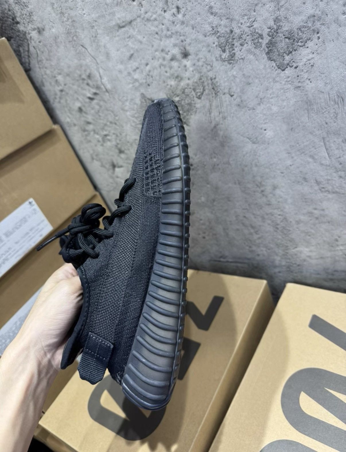 Adidas Adidas Yeezy 350 V2 Onyx HQ4540 K37 Size US 9 / EU 42 - 8 Thumbnail