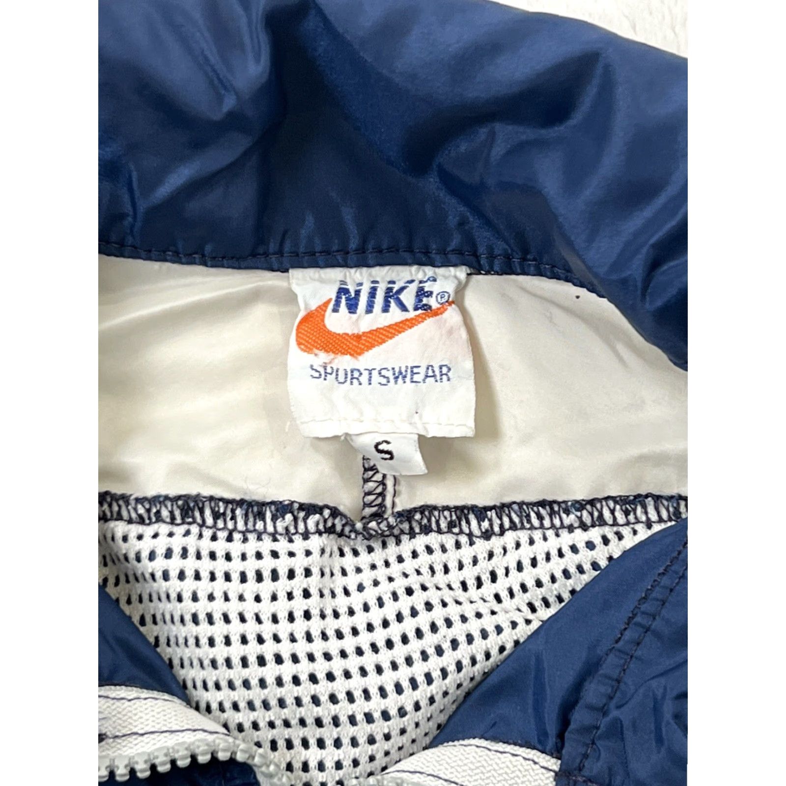 Nike VINTAGE Nike Windbreaker Jacket Nike Air Blue White 80s Windbreaker Mens S Blue Striped Zip Jacket Size US S / EU 44-46 / 1 - 3 Thumbnail