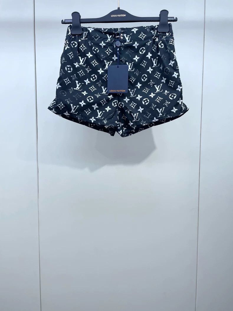 Louis Vuitton Louis Vuitton Black and white presbyopic shorts printed wit Size US 34 / EU 50 - 1 Thumbnail