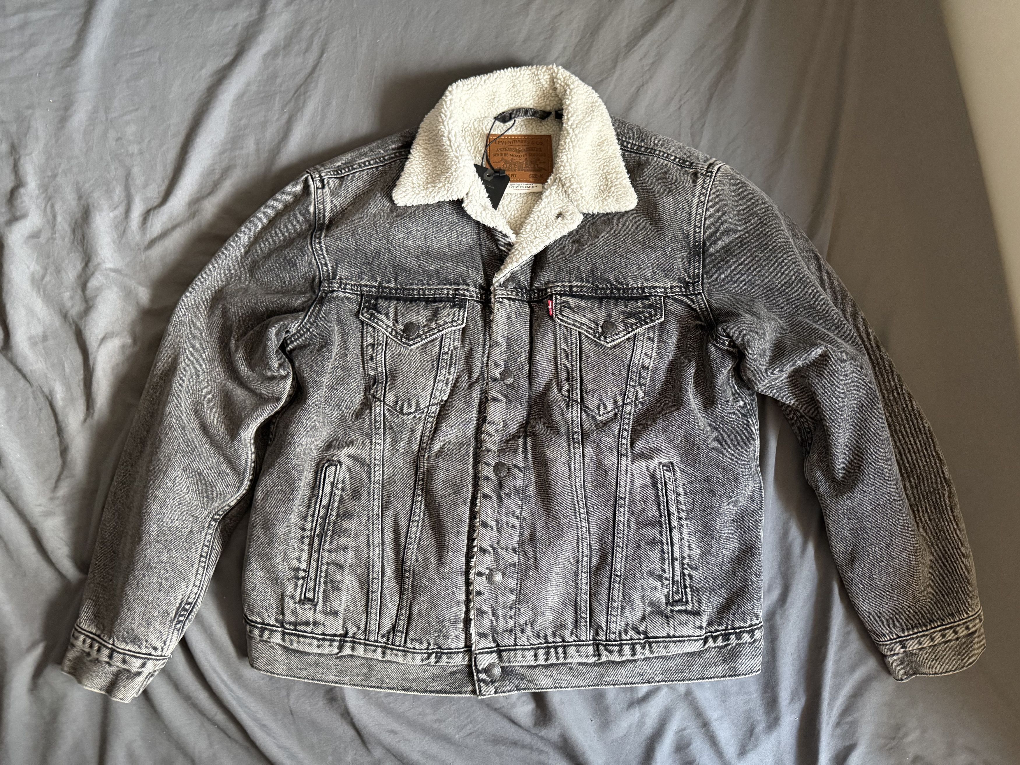Levi's Levi’s Men’s Sherpa Trucker Jean Jacket Denim $128 Size US L / EU 52-54 / 3 - 2 Thumbnail