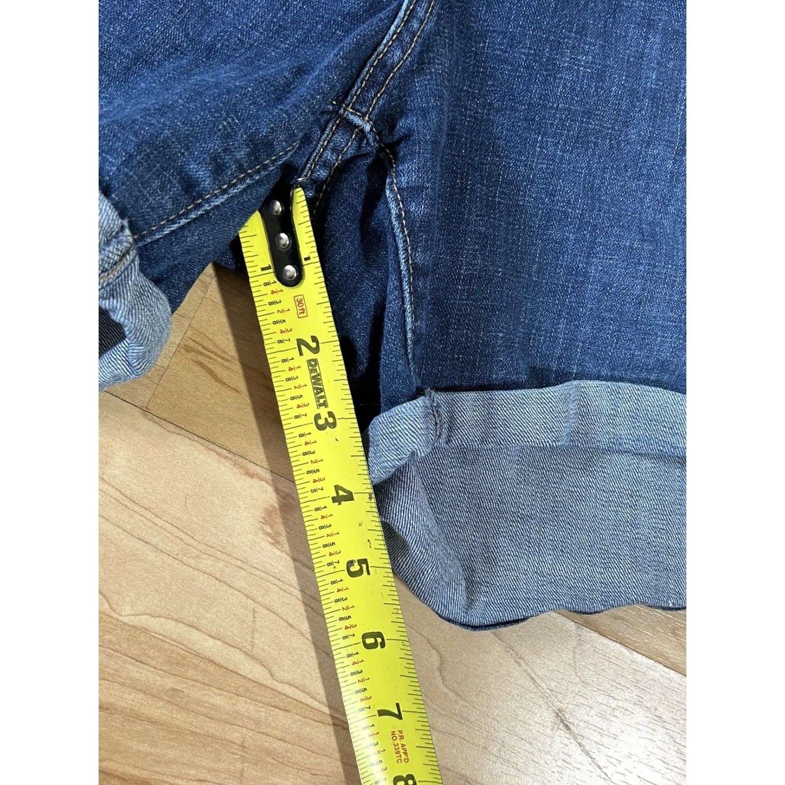 Levi's Levi's Shorts Women Size 34 Denim Blue Mid Length Cuffed Size 24" / US 00 / IT 34 - 3 Thumbnail