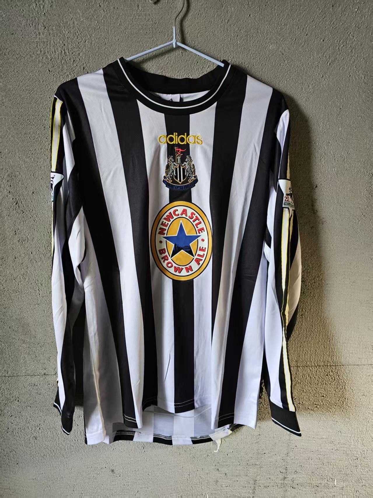 Other 97-99 Newcastle #9 Alan Shearer Jersey Longsleeve Size US L / EU 52-54 / 3 - 1 Thumbnail