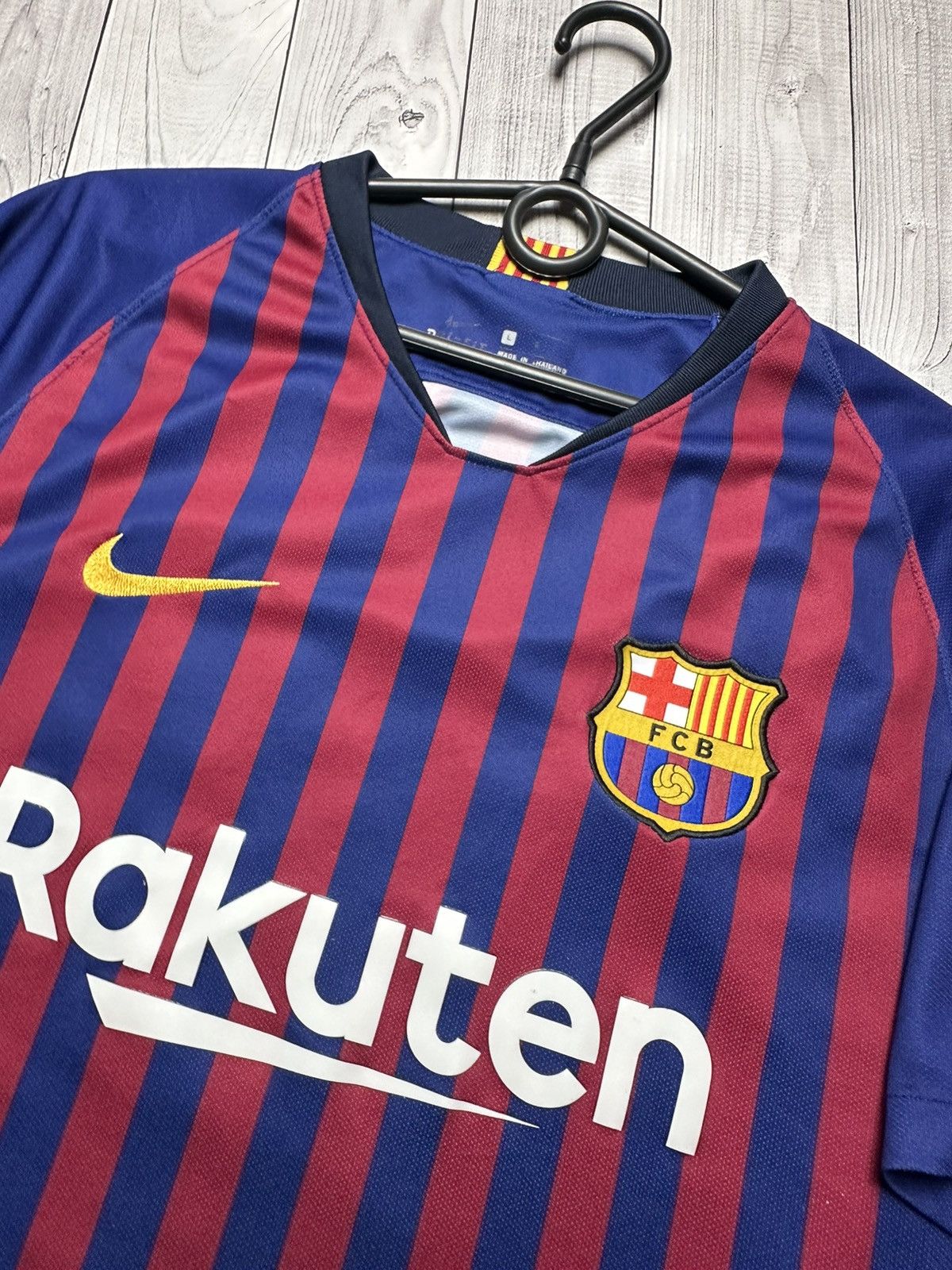 Nike × Vintage Vintage Nike Barcelona 10 Messi soccer jersey size L Size US L / EU 52-54 / 3 - 5 Thumbnail
