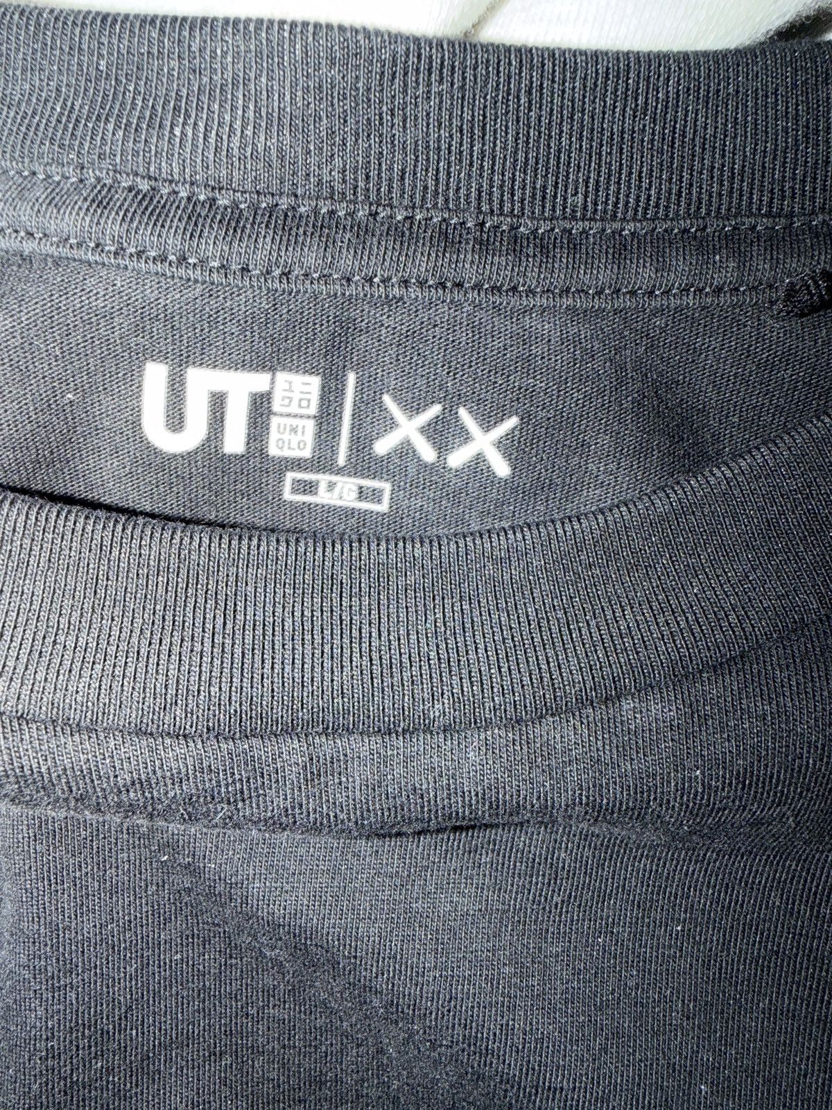 Kaws × Uniqlo Kaws X Uniqlo Size US L / EU 52-54 / 3 - 3 Thumbnail
