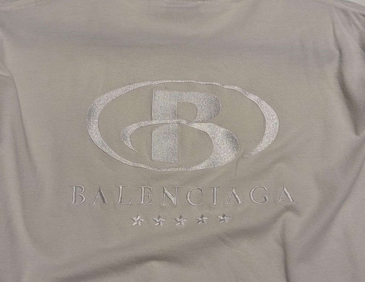 Balenciaga Balenciaga white hotel T Size US L / EU 52-54 / 3 - 5 Thumbnail