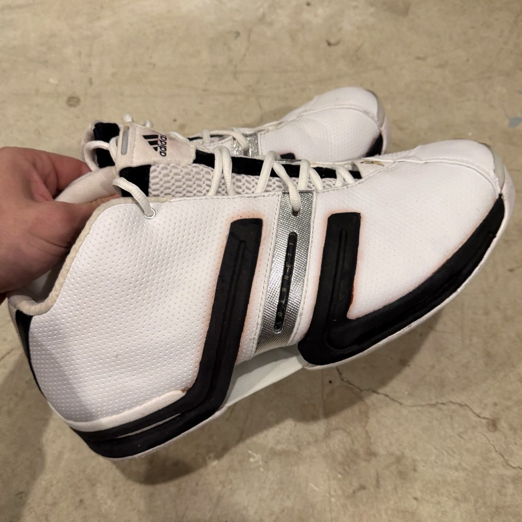 Adidas VINTAGE Adidas KG 1 Kevin Garnett WHITE/Black MVP Size 13 Rare 2004 Adidas Pro Model Sneaker Mens Basketball Nubuck Signature Embroidered 2004 Size US 13 / EU 46 - 4 Thumbnail
