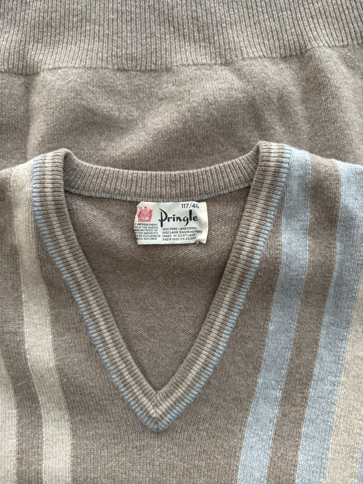 Pringle Of Scotland Vintage Pringle Of Scotland Wool V-Neck Knit Sweater Size 46 Size US L / EU 52-54 / 3 - 12 Thumbnail