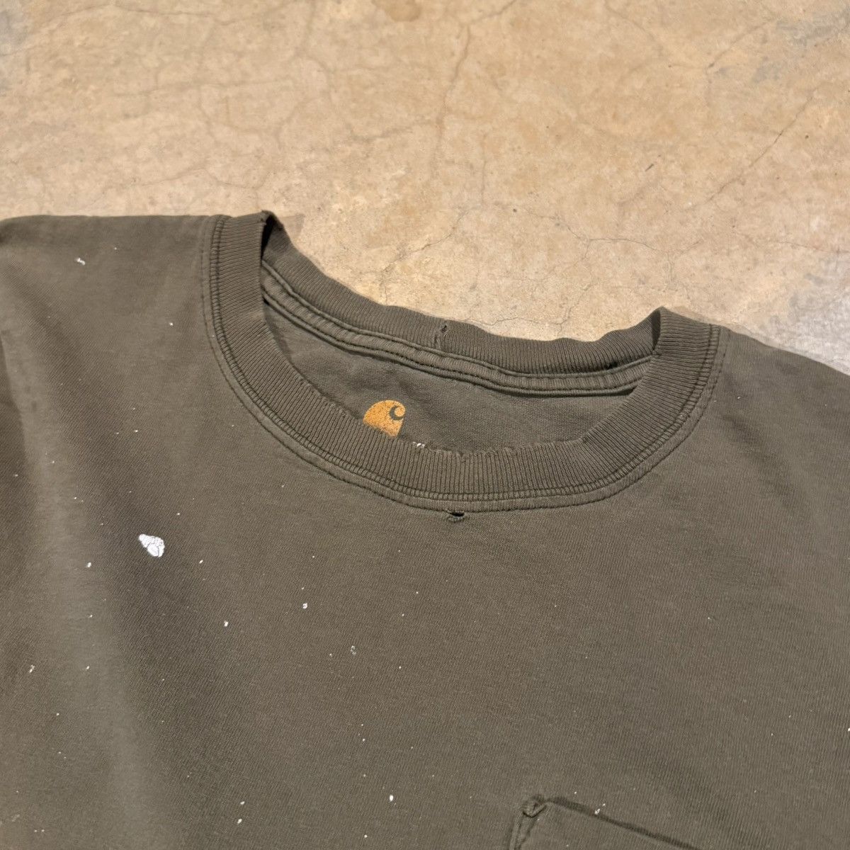 Carhartt 2000s Carhartt Faded Distressed Paint Splatter Tee ERD Olive Size US XL / EU 56 / 4 - 7 Thumbnail