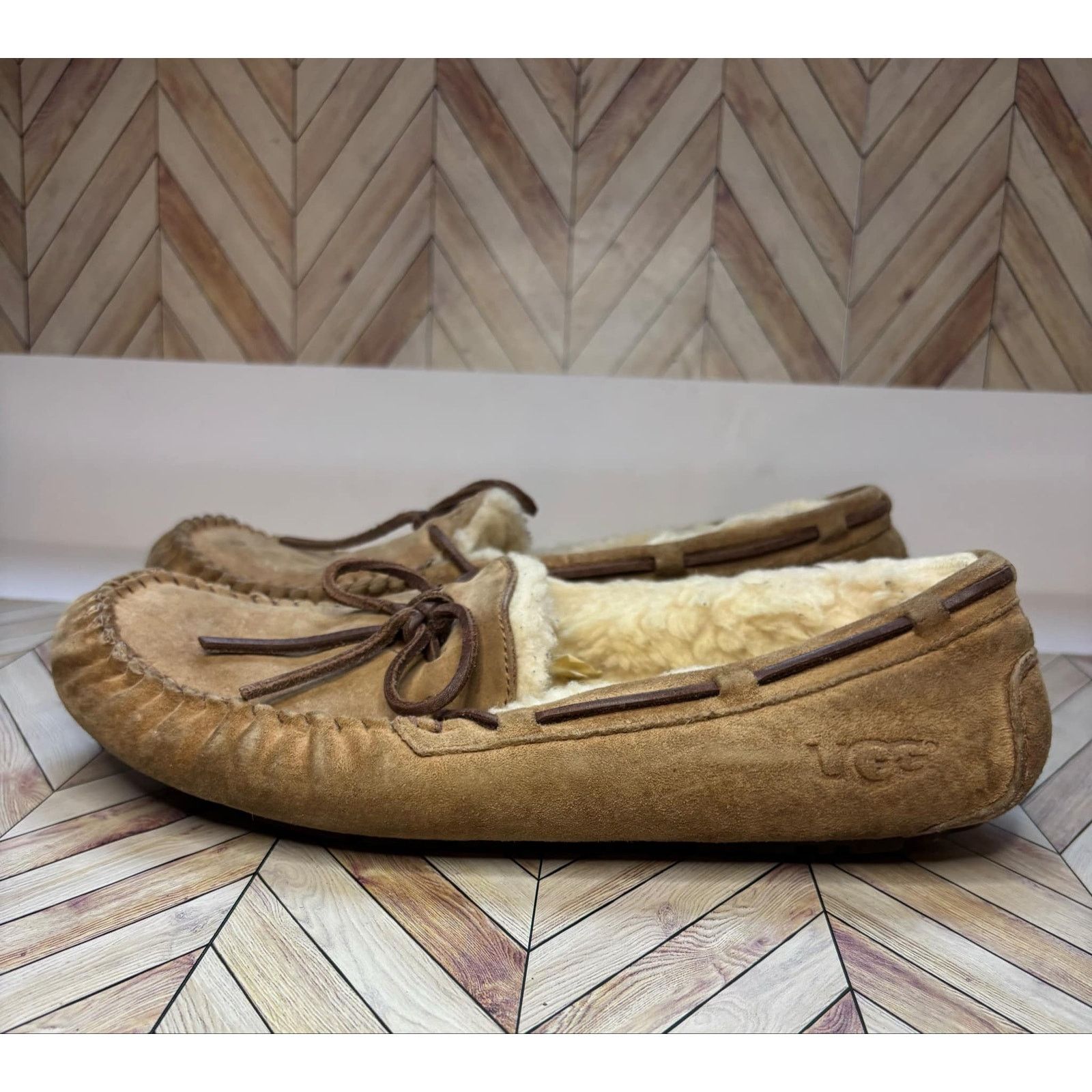 Ugg UGG Dakota Suede Shearling Slip On Moccasin Slippers Size 9 Size US 9 / IT 39 - 5 Thumbnail