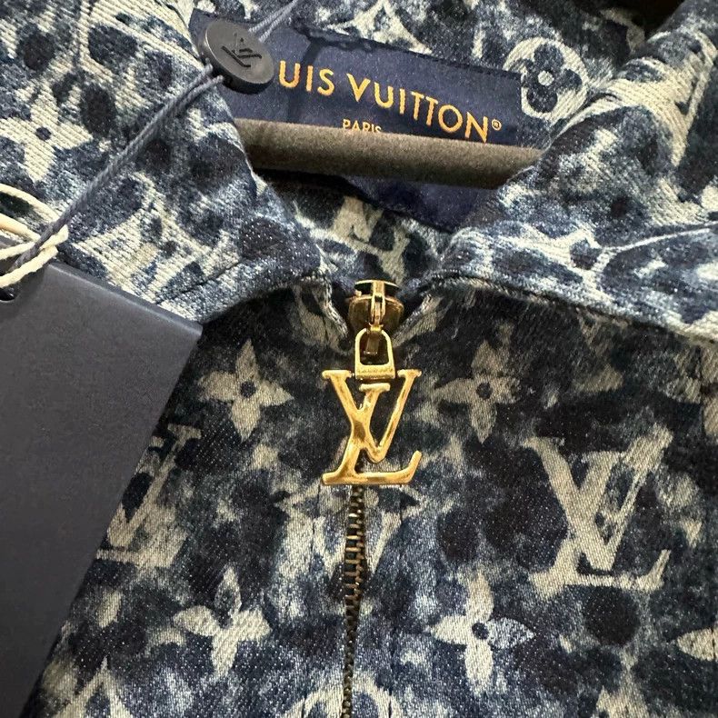Louis Vuitton Louis Vuitton Full Logo Zip Jacket 2505-Nextarrow Size US XL / EU 56 / 4 - 6 Thumbnail