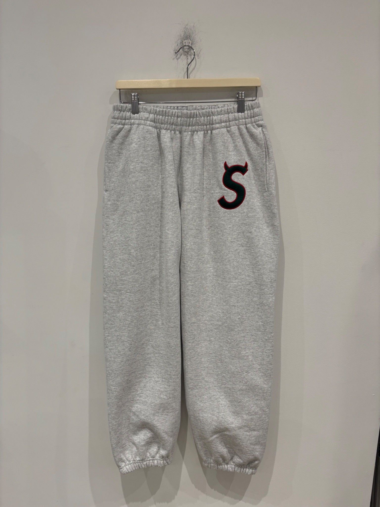 Supreme Supreme Devil S Logo Sweatpant Ash Grey Size US 32 / EU 48 - 1 Thumbnail
