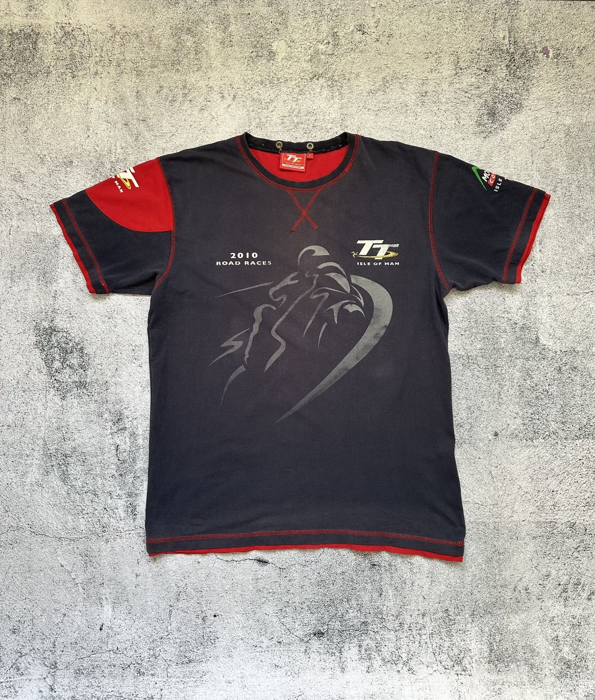 Vintage TT Isle of Man 2010 T-shirt Road Races Mountain Course Size US L / EU 52-54 / 3 - 1 Thumbnail