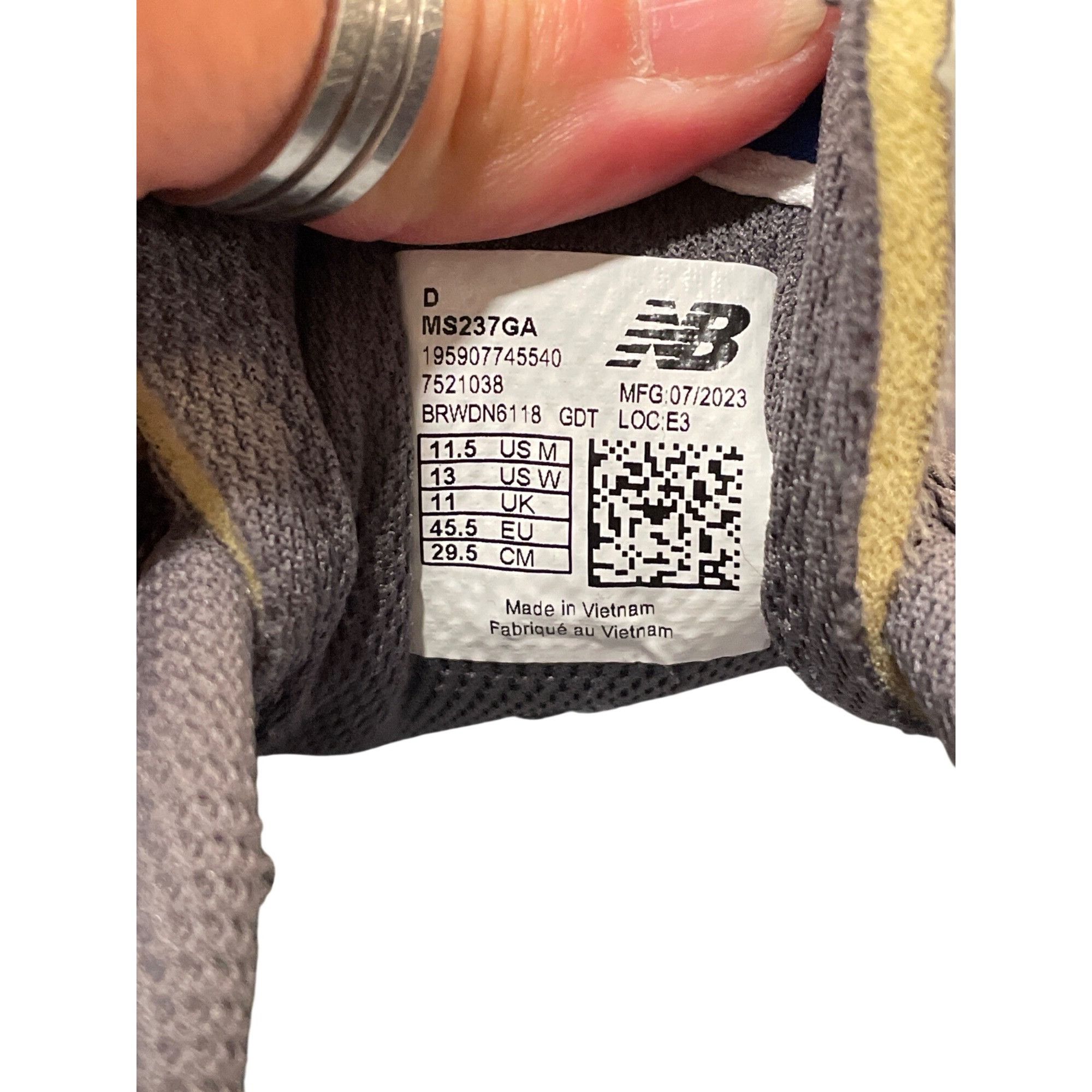 New Balance New Balance 237 mens gray black suede athletic sneakers sz 1 Size US 11.5 / EU 44-45 - 6 Thumbnail