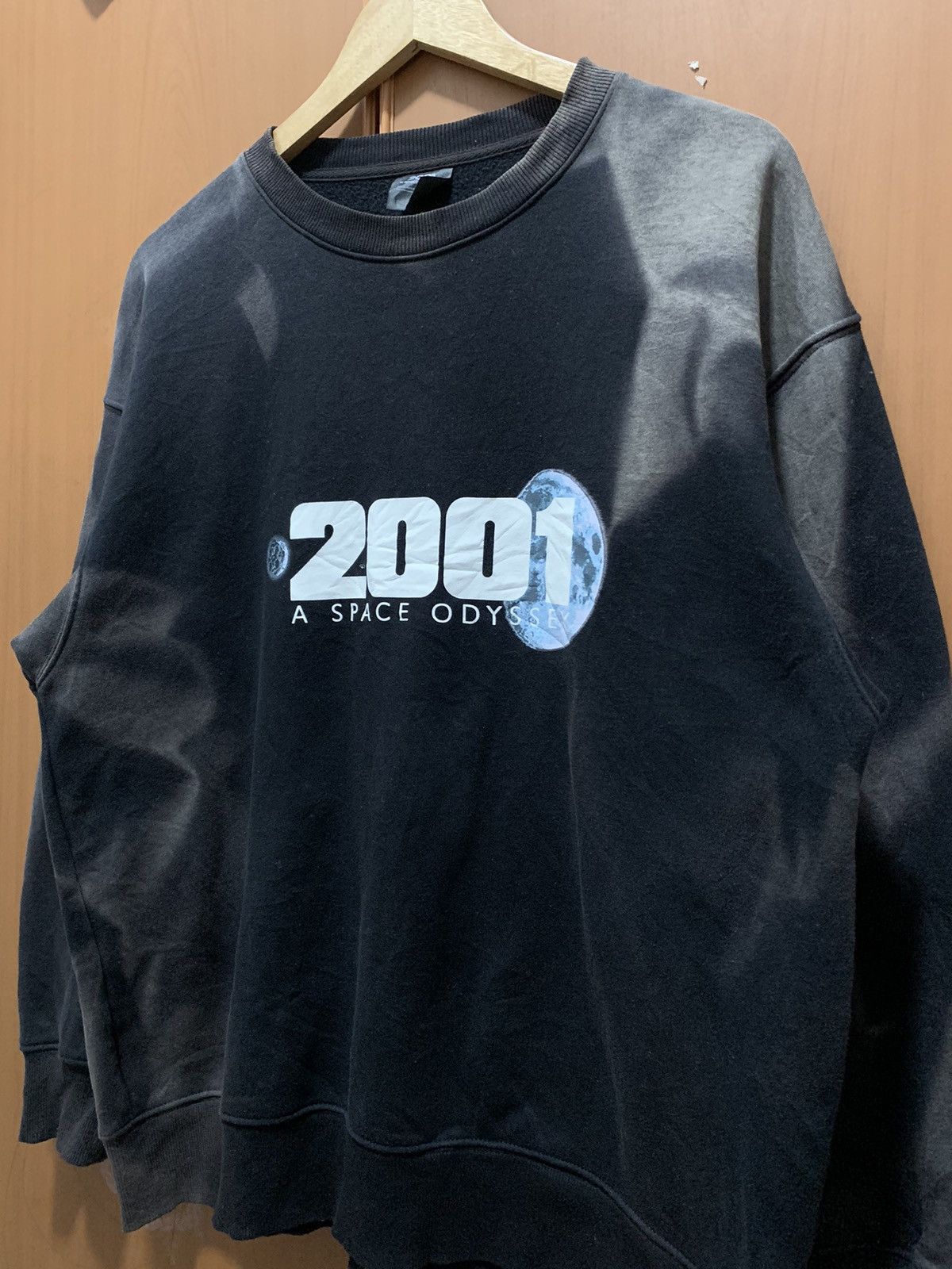 Vintage Rare Vintage 2001 Space Odyssey Nice Faded Movie Sweatshirt Size US L / EU 52-54 / 3 - 2 Thumbnail