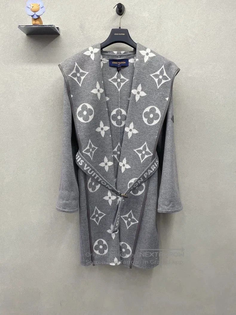 Louis Vuitton Louis Vuitton Logo Belted Hooded Coat. Size US XL / EU 56 / 4 - 1 Thumbnail