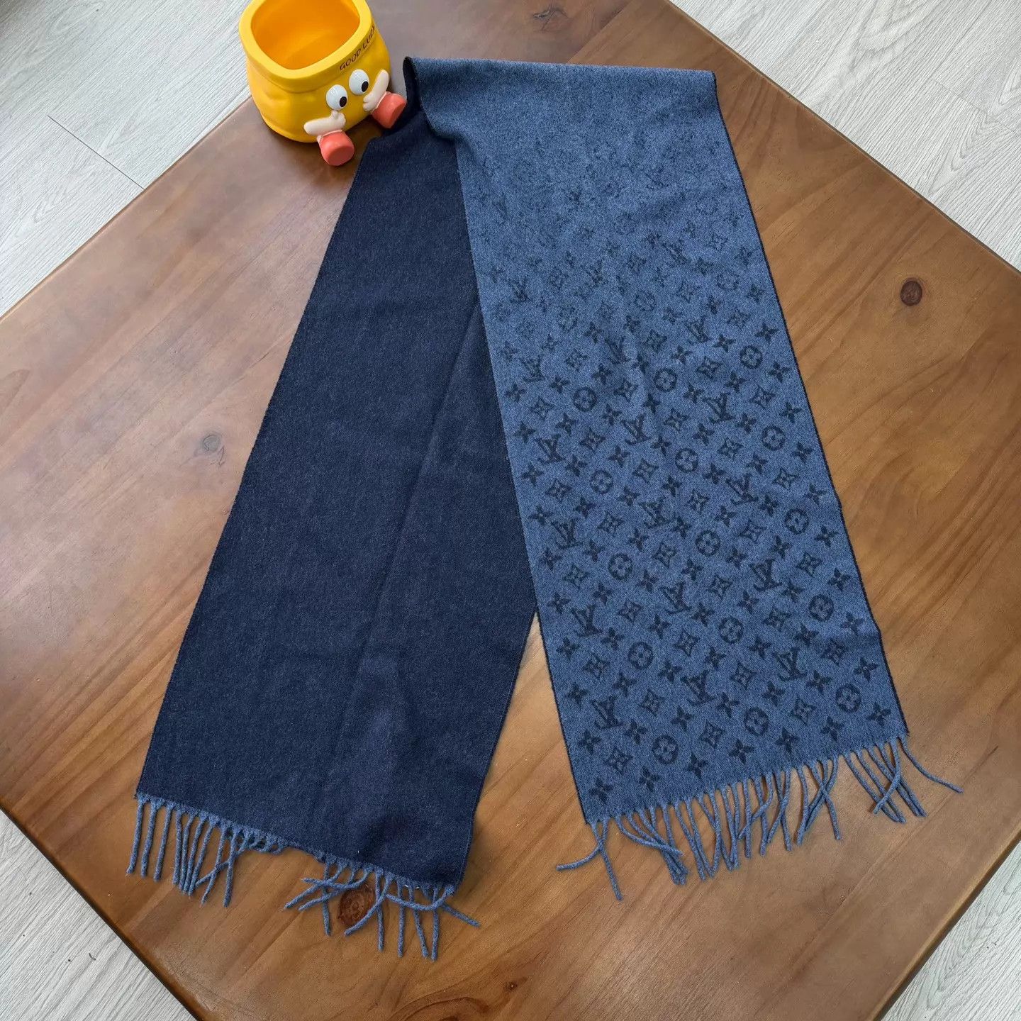 Louis Vuitton LV Navy Blue Ombré Cashmere Scarf 180x34 Near Mint Size ONE SIZE - 4 Thumbnail