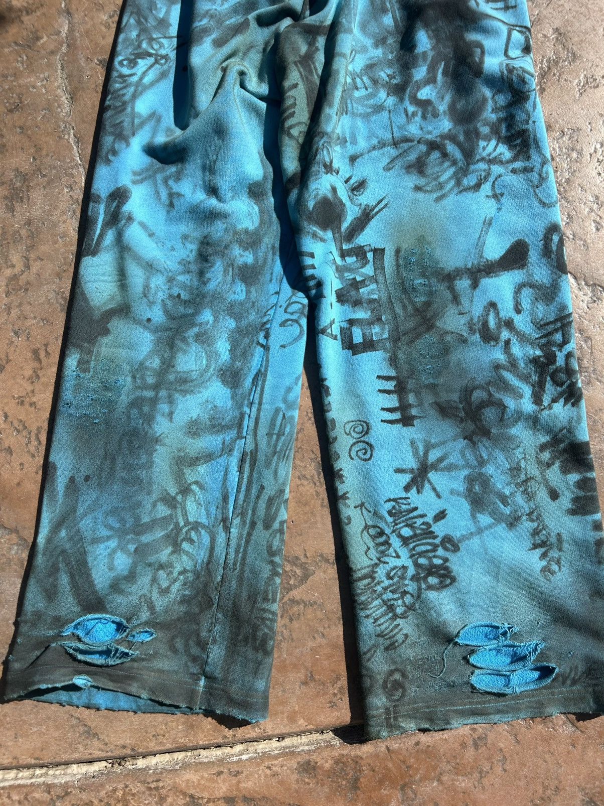 Balenciaga Balenciaga skater graffiti mud show sweatpants Size US 28 / EU 44 - 6 Thumbnail