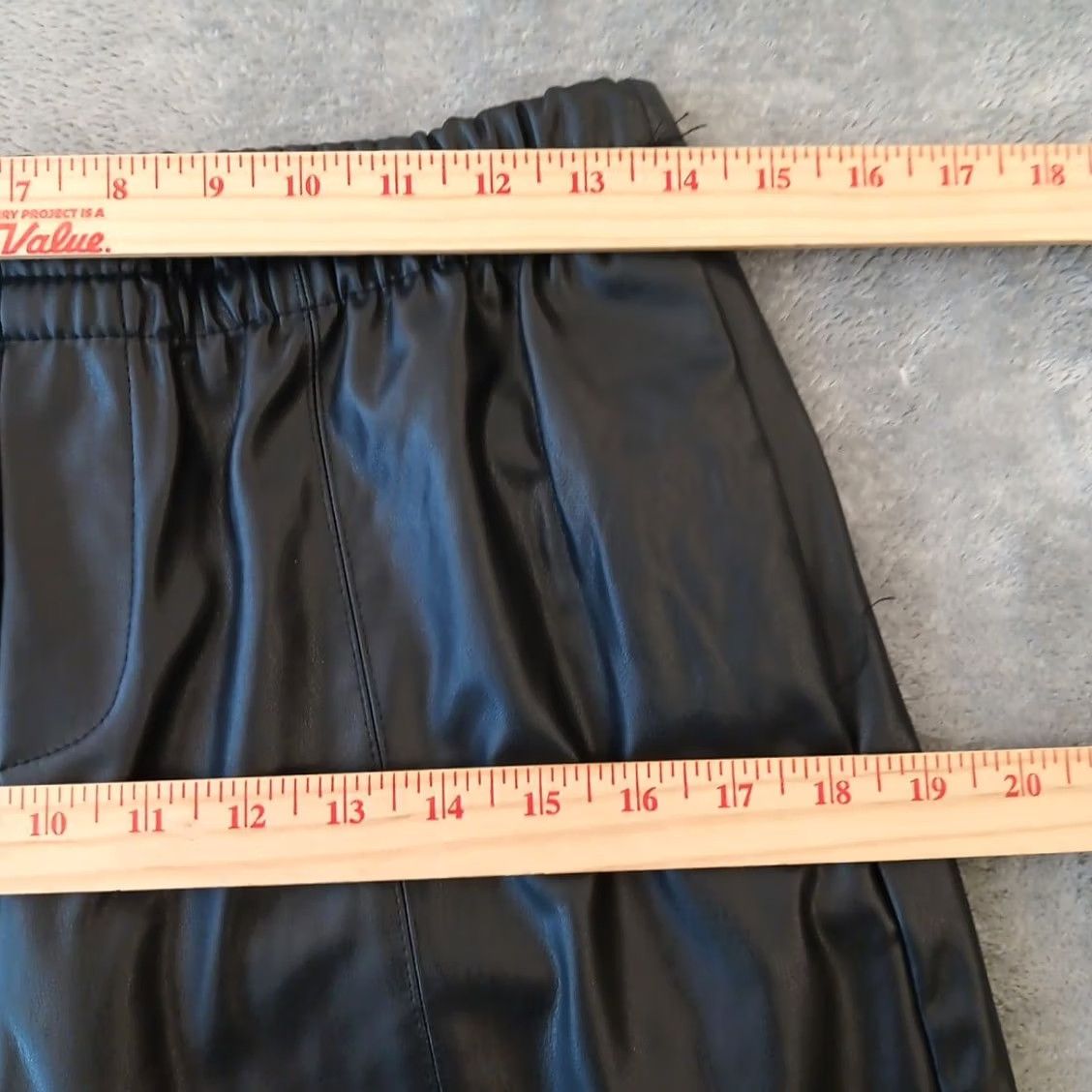 Zara Zara Jogger Pants Womens S Black Faux Leather Pull On Pockets 28x27 Tapered Inseam 27" Jazz Style not allowed? Size 28" / US 6 / IT 42 - 3 Thumbnail