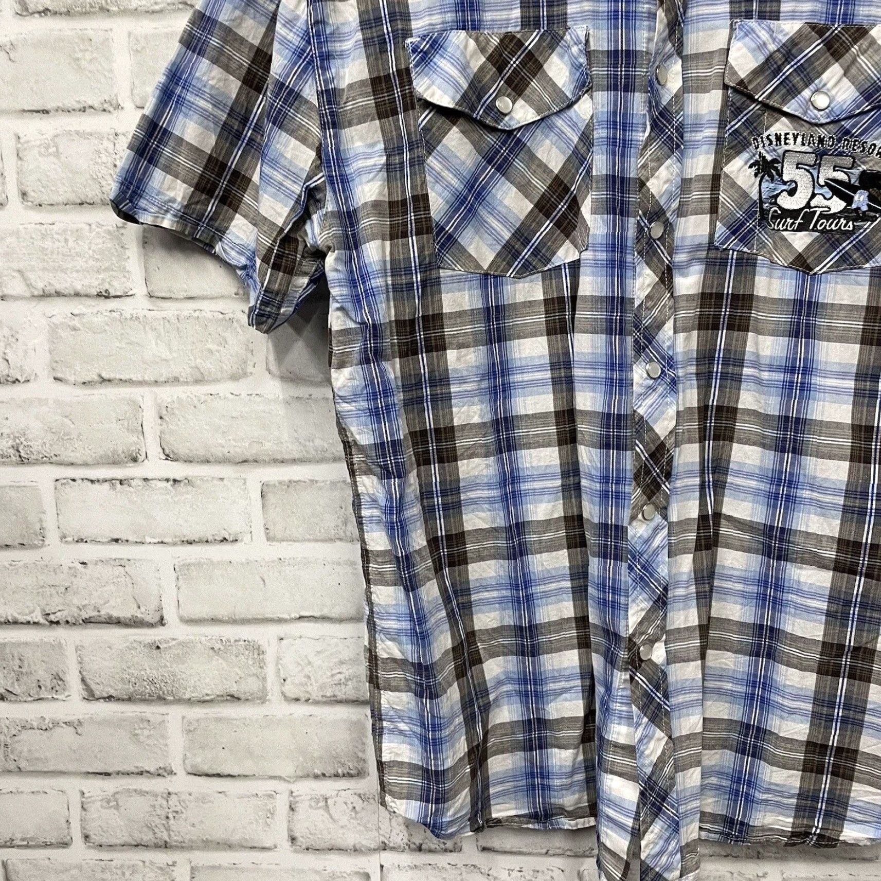 Disney Disney Parks Surf Tours Plaid Short Sleeve Button-Up Shirt Men’s Size M Blue Size US M / EU 48-50 / 2 - 3 Thumbnail