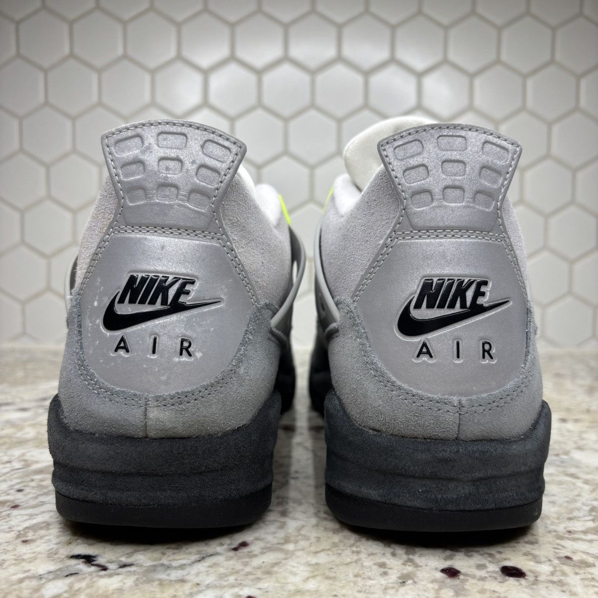 Jordan Brand Size 11 - Jordan 4 Retro SE Mid Neon 95 NEW WITH DEFECTS Size US 11 / EU 44 - 14 Thumbnail
