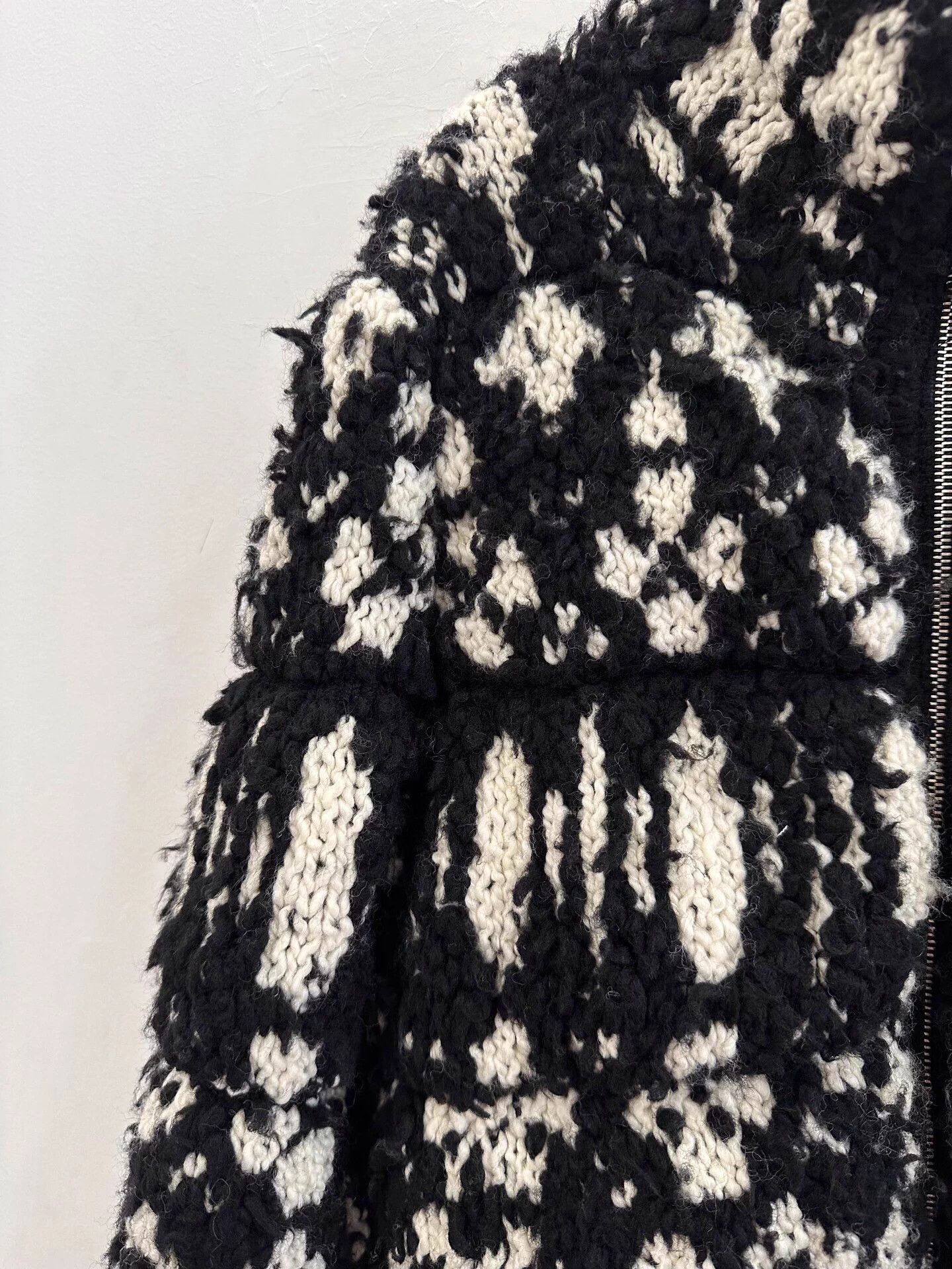 Chanel Chanel women's all over tassel logo down coat Size XS / US 0-2 / IT 36-38 - 5 Thumbnail