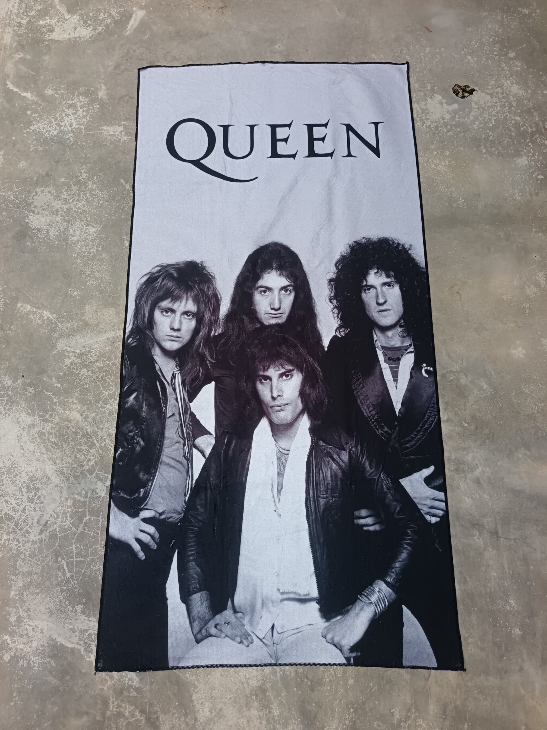 Band Tees × Vintage Queen official merch towel Size ONE SIZE - 1 Thumbnail