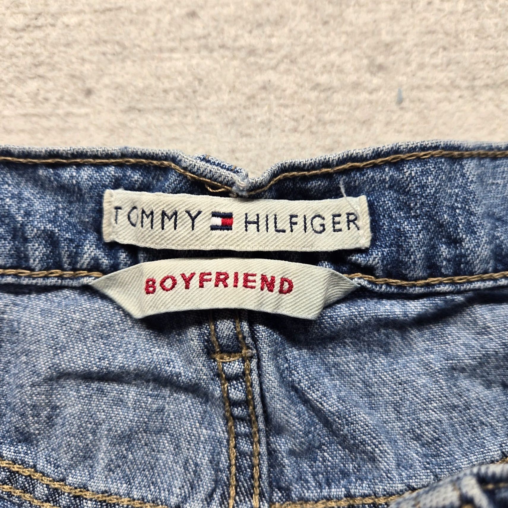 Tommy Hilfiger VINTAGE Tommy Hilfiger Denim Blue Jean Shorts Women's Size 6 Low Rise 5-Pocket Boyfriend Size 28" / US 6 / IT 42 - 2 Thumbnail