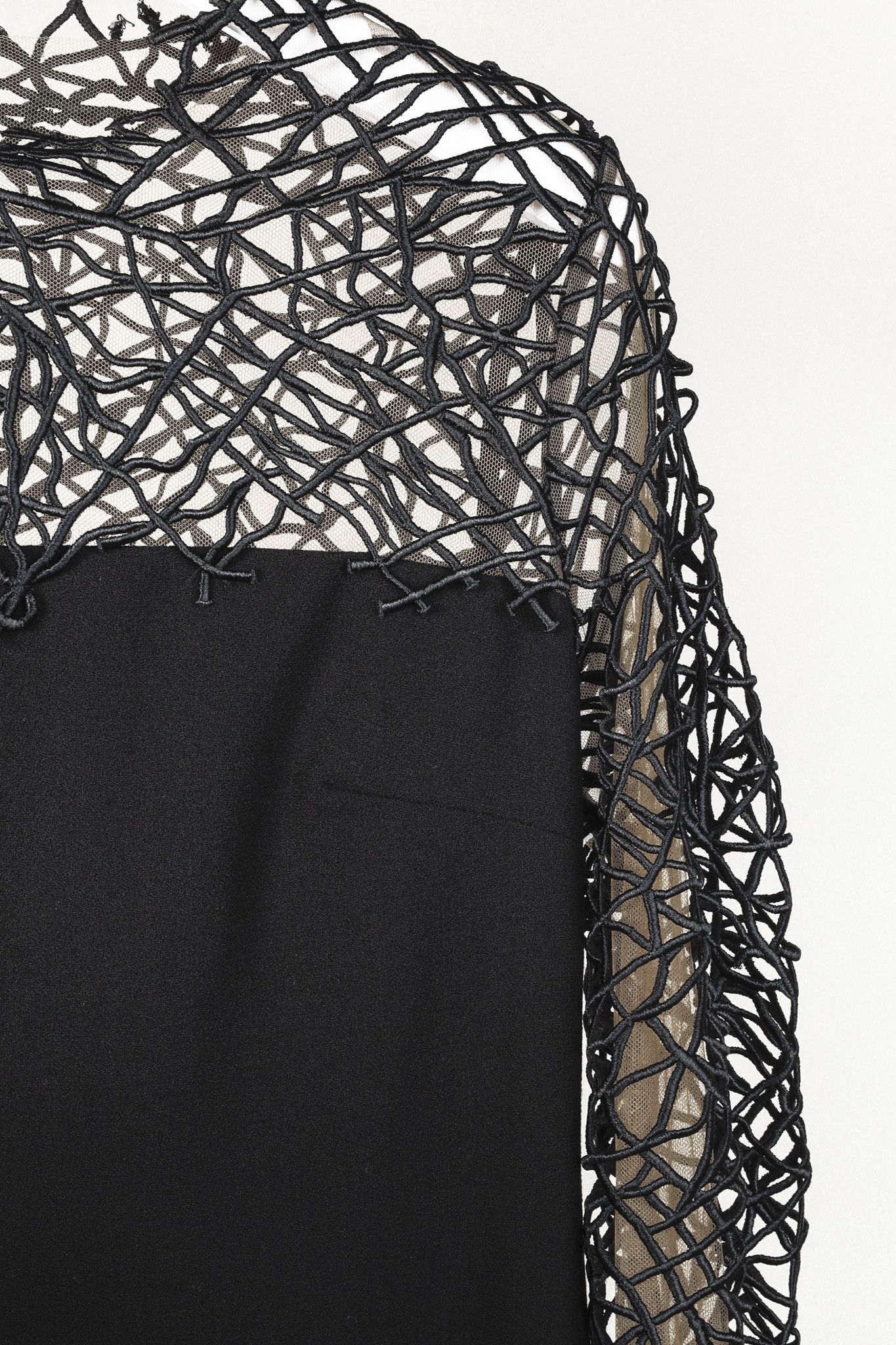 Christopher Kane Christopher Kane Black Lace Appliqué Wool Shift Dress Size M / US 6-8 / IT 42-44 - 6 Thumbnail