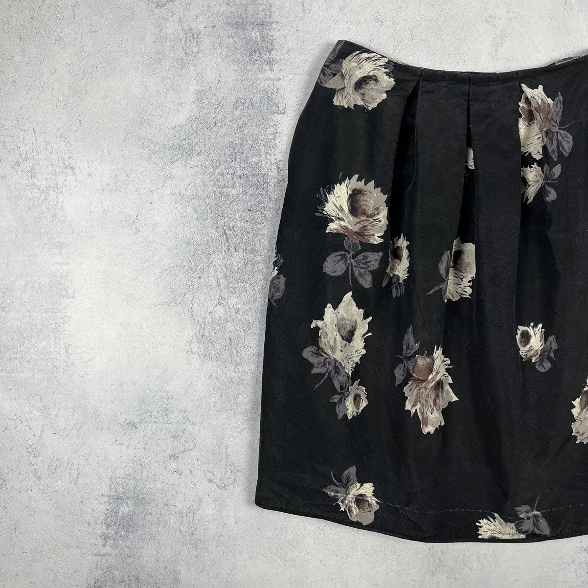 Prada Rare Prada floral midi skirt Size 27" / US 4 / IT 40 - 4 Thumbnail