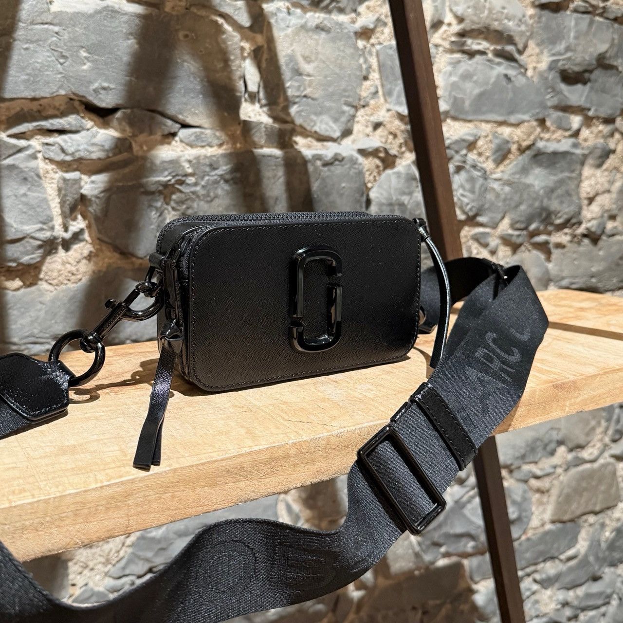 Marc Jacobs Marc Jacobs All Black Leather SnapShot Camera Bag Size ONE SIZE - 2 Thumbnail