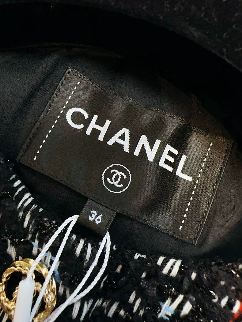 Chanel Chanel 23b black round-neck four-pocket jacket Size XS / US 0-2 / IT 36-38 - 6 Thumbnail