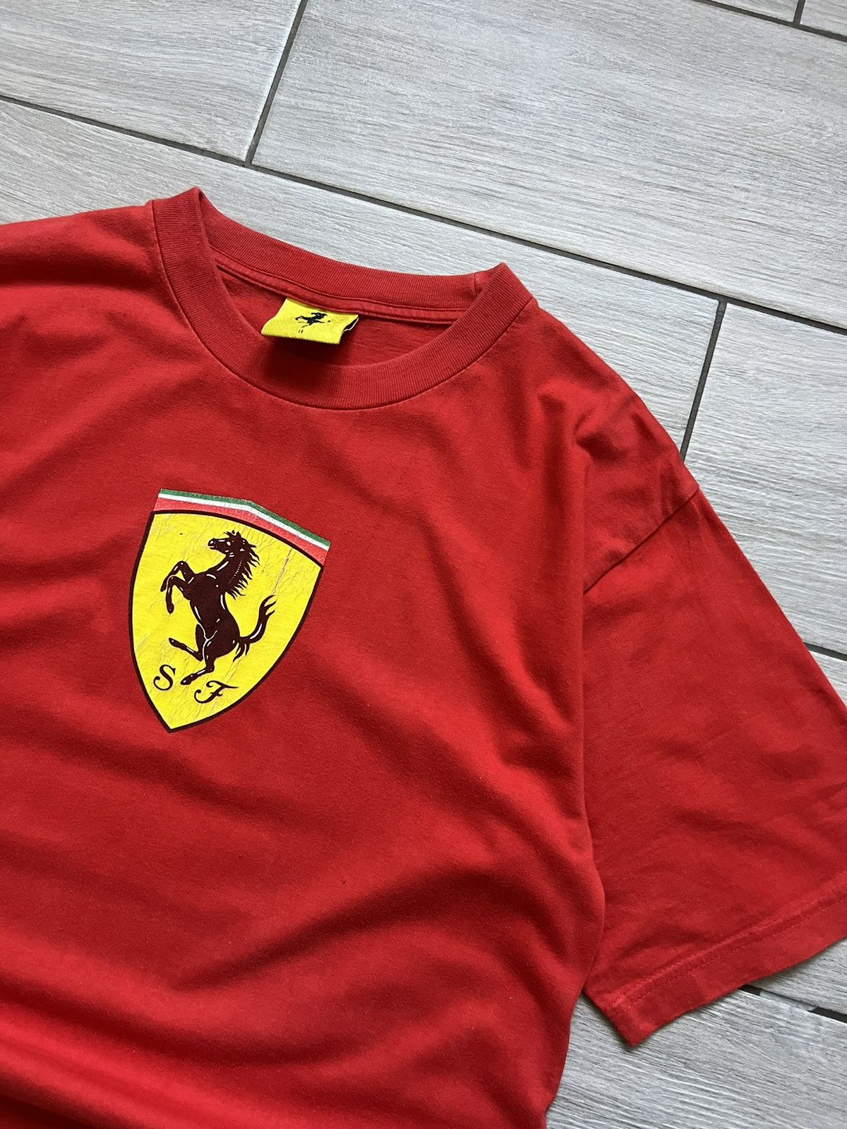 Ferrari Ferrari 2000 Vintage Y2k Red T-shirt Big Lodo Size US M / EU 48-50 / 2 - 8 Thumbnail