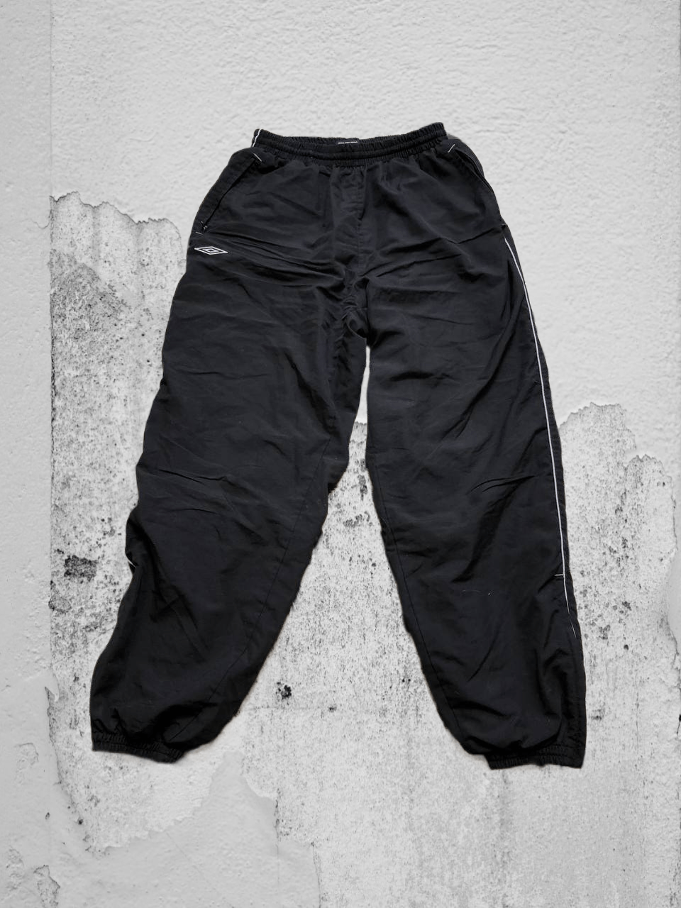 Umbro UMBRO vintage nylon oversize baggy fit sweatpants Size US 34 / EU 50 - 1 Thumbnail