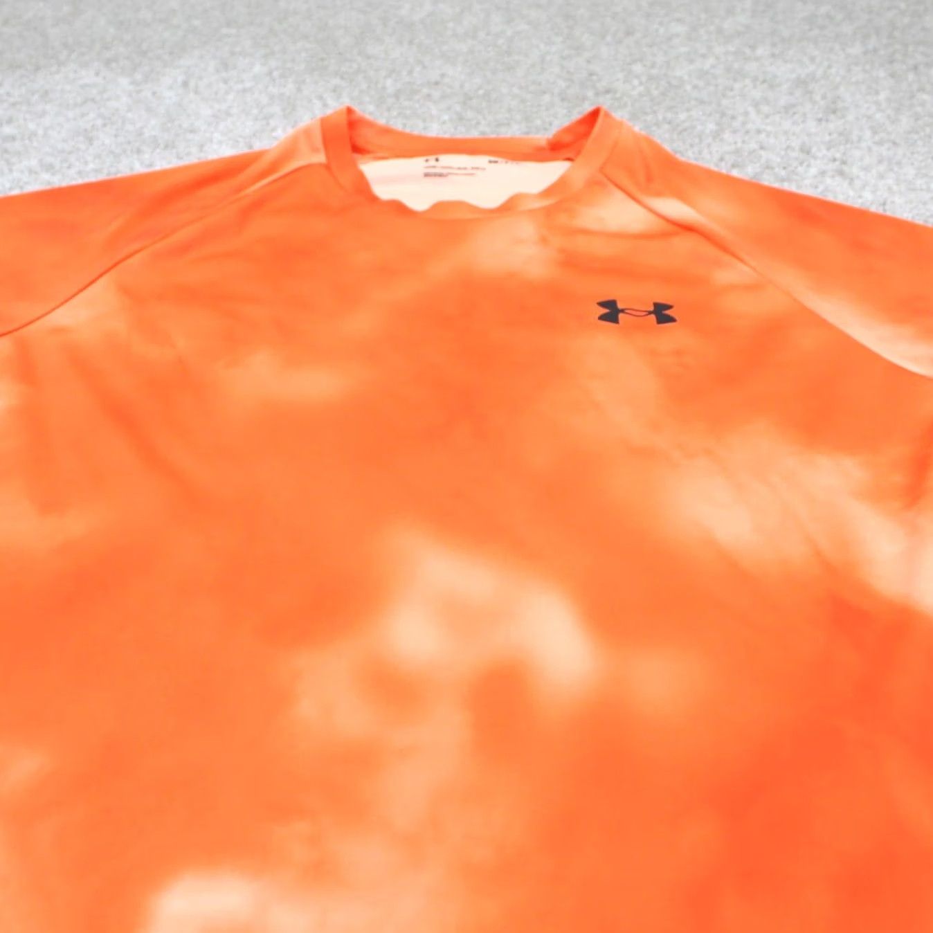 Under Armour Under Armour The Tech Tee Shirt Men Small Orange Tie Dye Loose Fit S/S 90s HeatGear Athletic Casual Pullover Crew Neck Logo Size US S / EU 44-46 / 1 - 6 Thumbnail