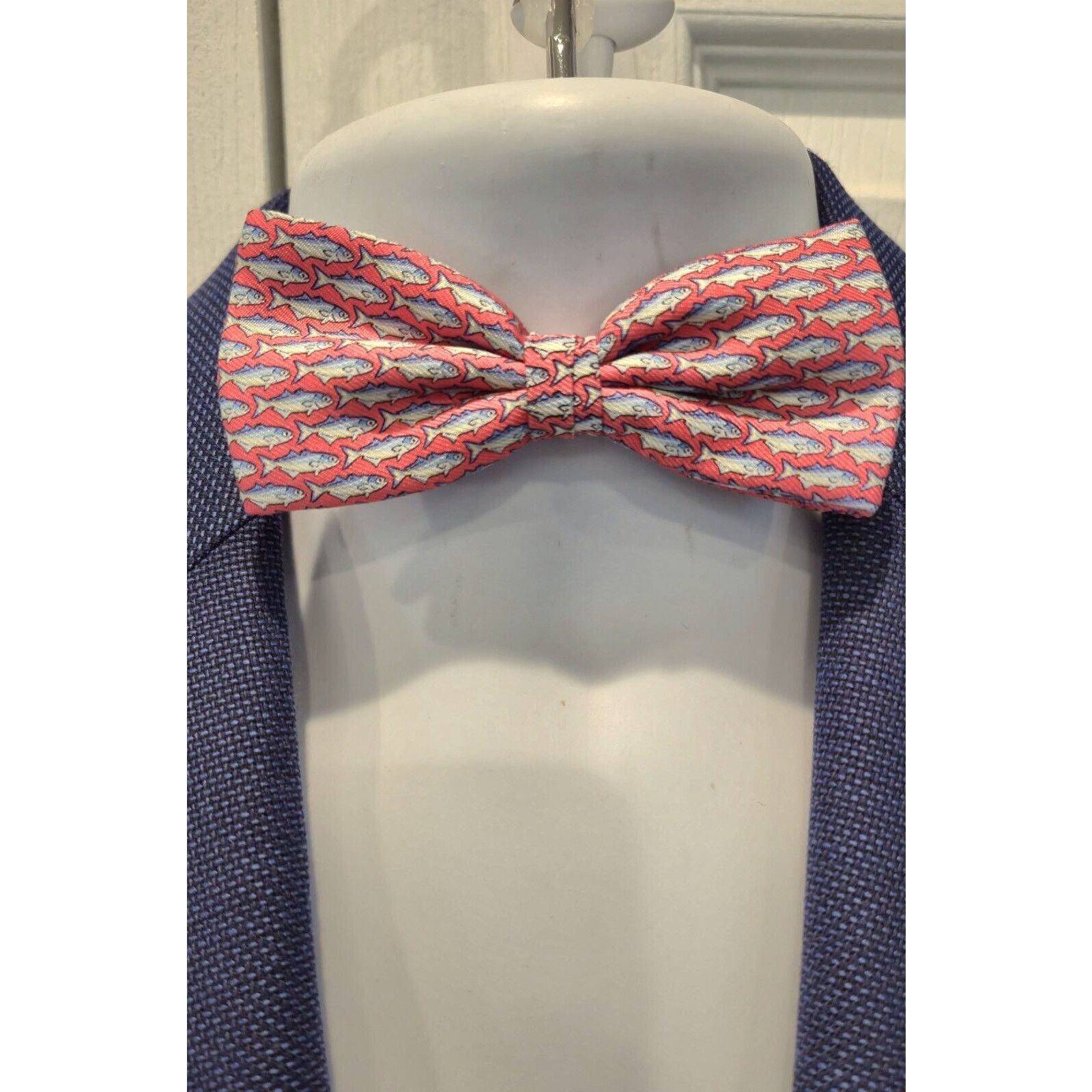 Vineyard Vines Vineyard Vines Men's Adjustable Silk Bow Tie Fish Print USA Size 38 - 1 Thumbnail