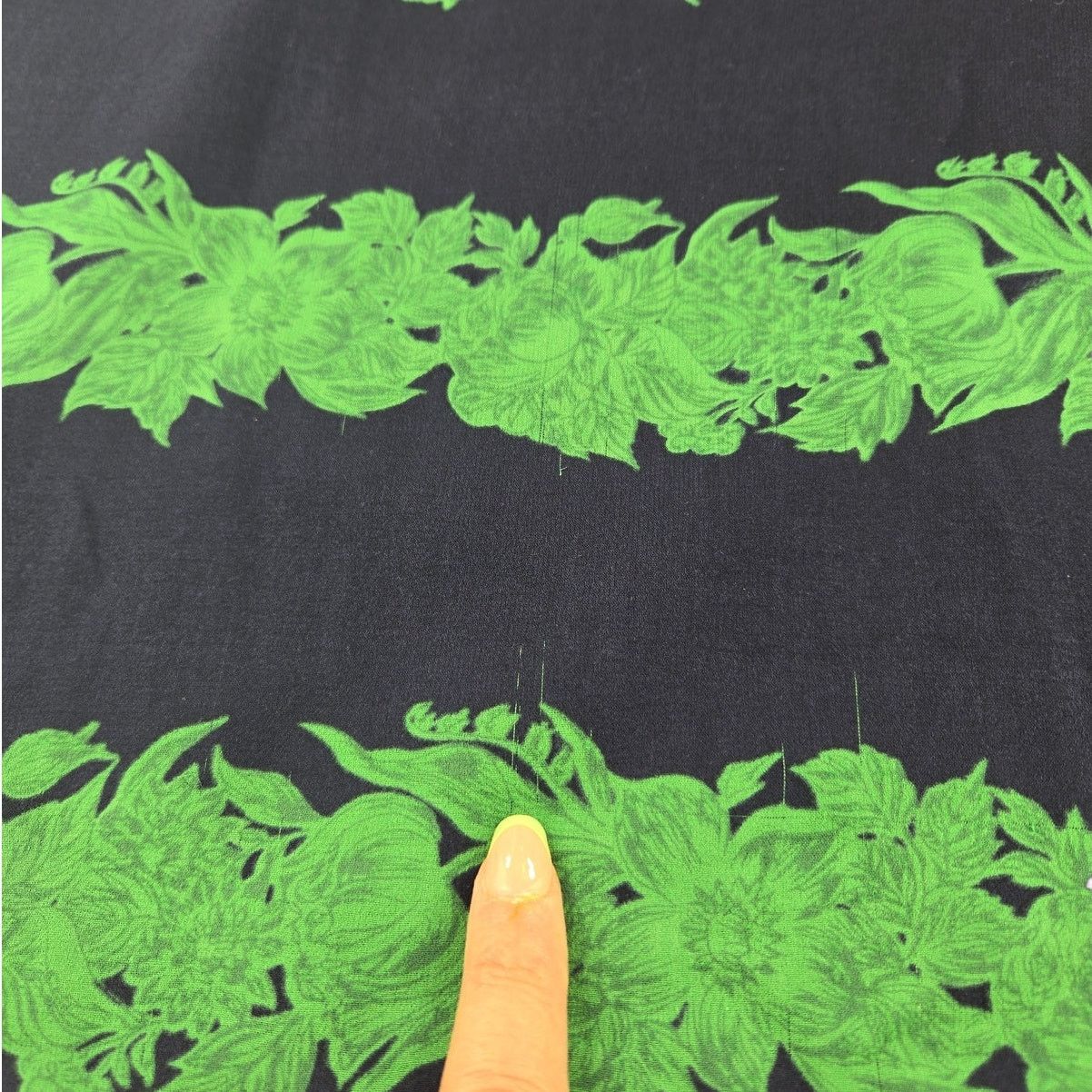 J.Crew J.Crew | Navy & Green 100% Silk Ruffle Neck Shirt | Size 2 Size XS / US 0-2 / IT 36-38 - 7 Thumbnail