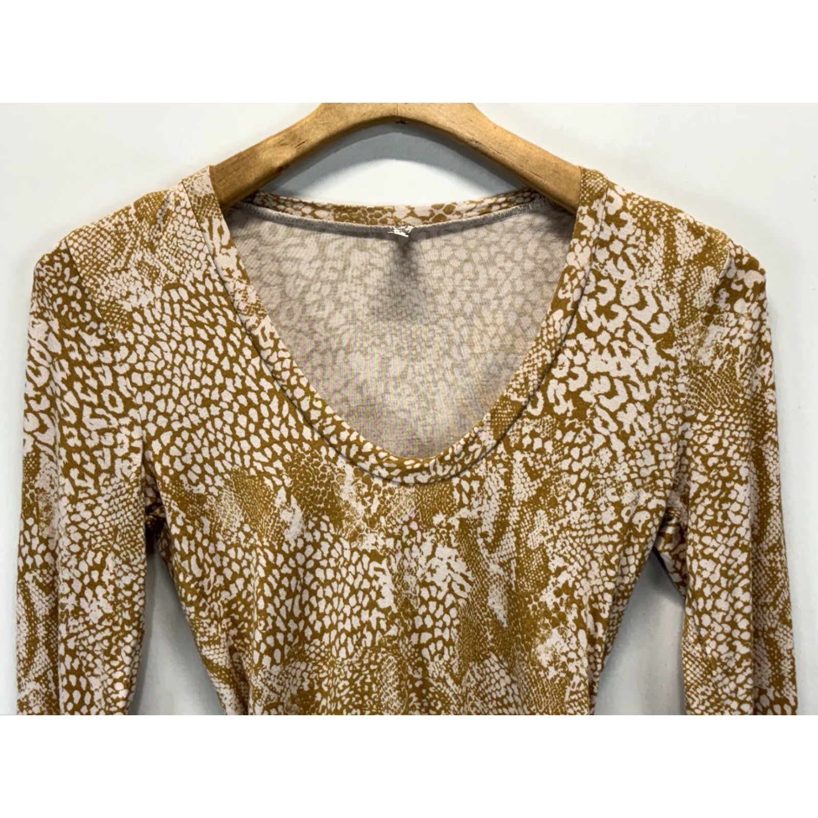 Free People Free People Intimately Gotcha Snakeskin Bodysuit Shirt Small Gold Boho Womens Size S / US 4 / IT 40 - 2 Thumbnail