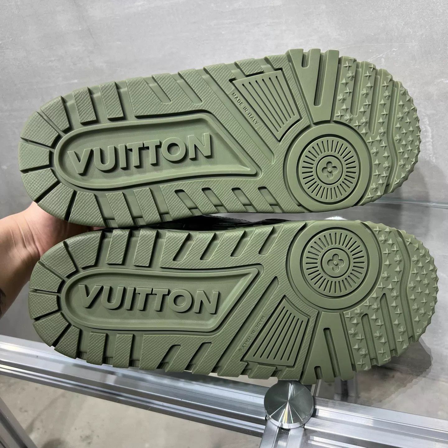 Louis Vuitton LV Trainer Maxi Green Croc Embossed UK8/42 New Size US 9 / EU 42 - 7 Thumbnail