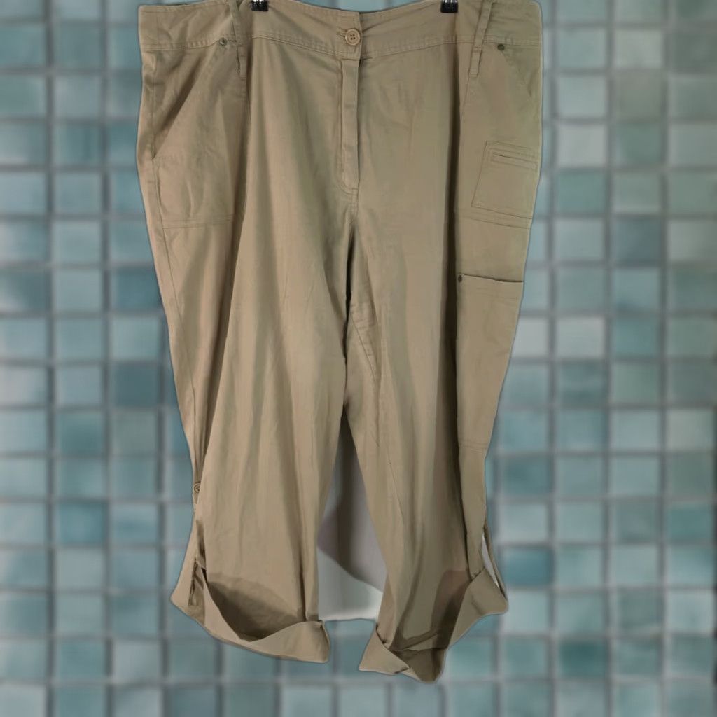 Vintage VINTAGE Ashley Stewart Women Khaki Flat Front Cropped Cargo Short Pant 22W - Capery, Cropped, Regular, Khaki, Size 22W, Vintage, Women, Ashley Stewart Size 40" / US 18 - 1 Thumbnail