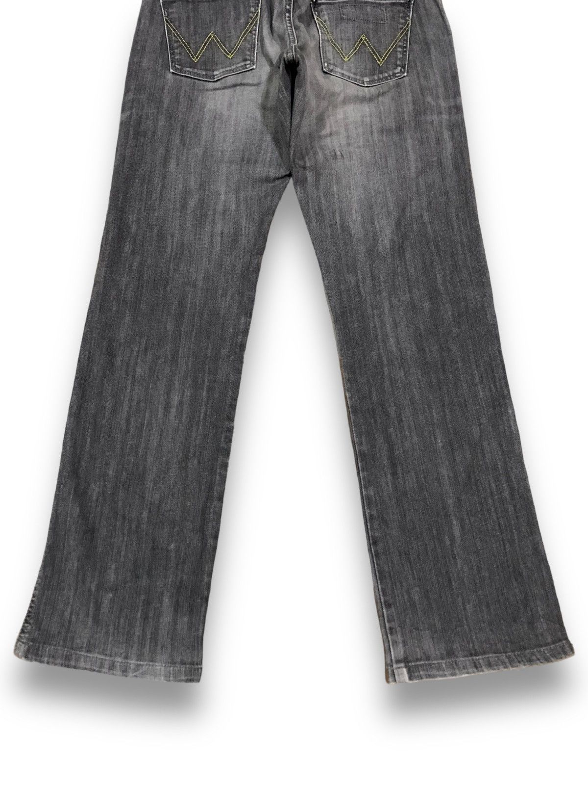 Wrangler Vintage Y2K Wrangler Faded Wash Bootcut Ripped Jeans Size US 29 - 14 Thumbnail