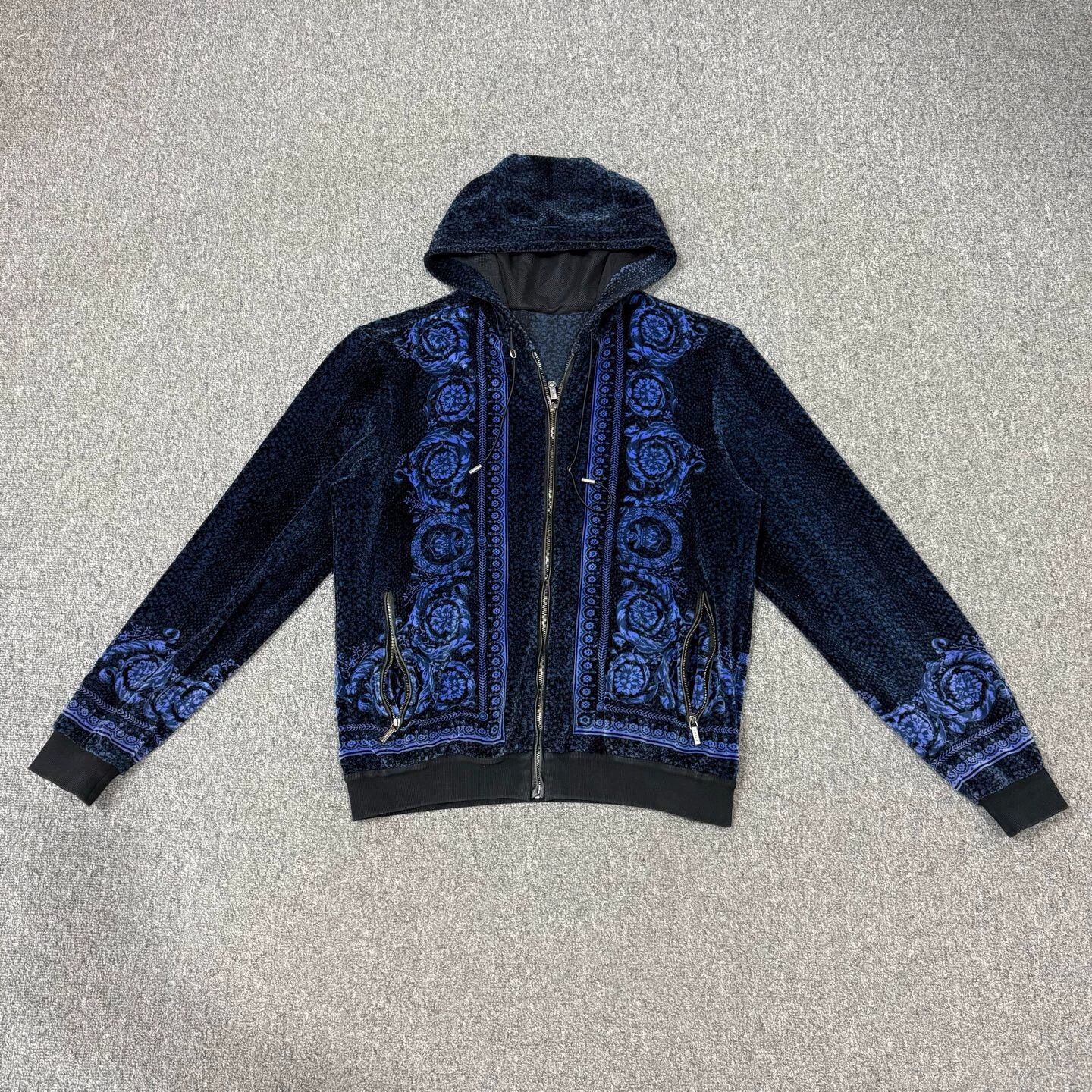 Versace Versace Black Blue Velvet Medusa Zip Jacket S 95new Size US S / EU 44-46 / 1 - 1 Thumbnail