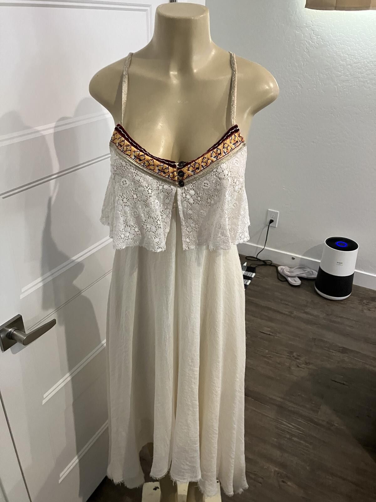 Unknown London Bohemian Style White Lace Maxi Dress with Embroidered Detail Size XS / US 0-2 / IT 36-38 - 1 Thumbnail