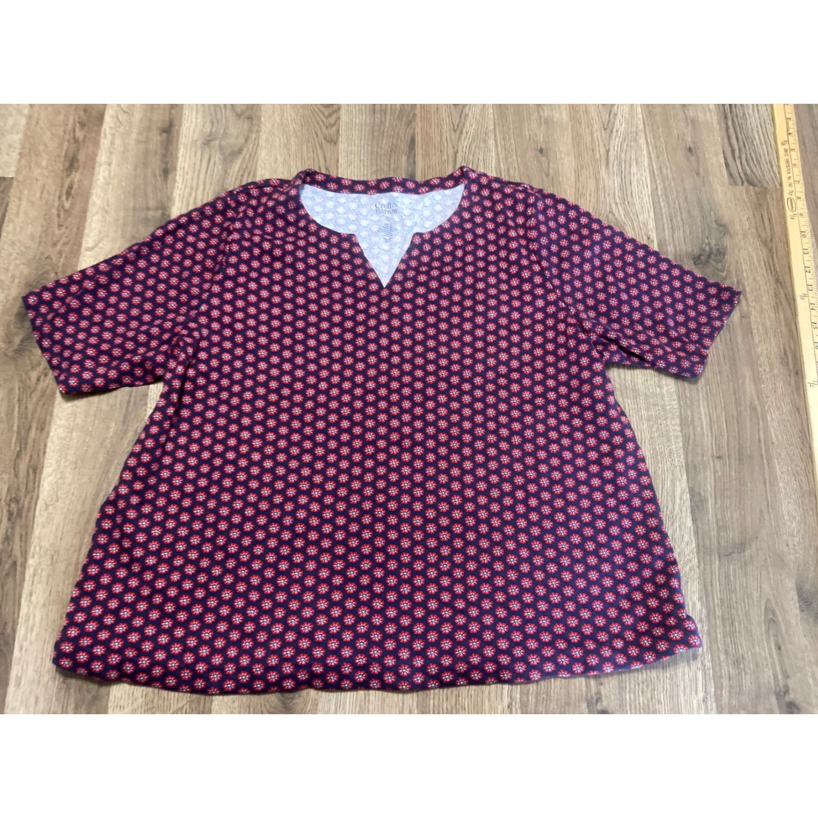 Croft & Barrow Croft & Barrow Shirt Women's 1X Red V-neck Short Sleeve Floral Casual Womens Size XL / US 12-14 / IT 48-50 - 2 Thumbnail