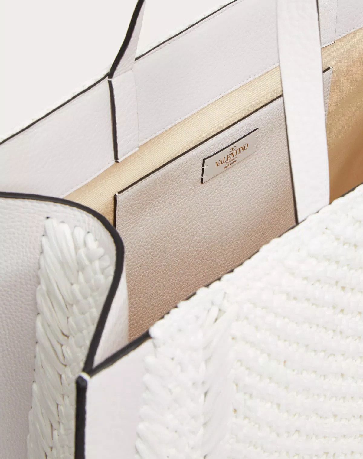 Valentino o1s1wg111125 Size: OS / Vlogo Signature Raffia Handbag White Size ONE SIZE - 5 Thumbnail