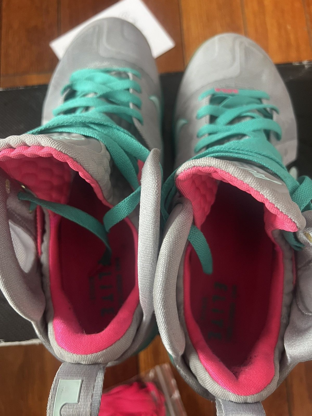 Nike South Beach Lebron Size US 9.5 / EU 42-43 - 3 Thumbnail
